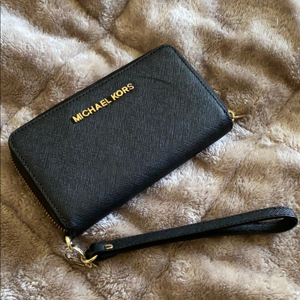 Michael Kors wristlet wallet